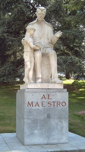 337px-Monumento_al_Maestro_(V._Ríos)_Madrid_01