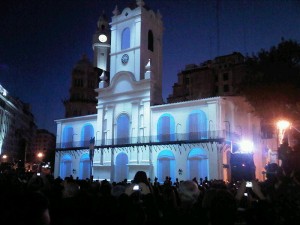 800px-Bicentenario_-_Videomapping_sobre_el_Cabildo_(1)